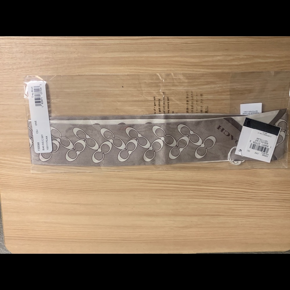 NWT Coach Signature C bandeau in Grey Birch